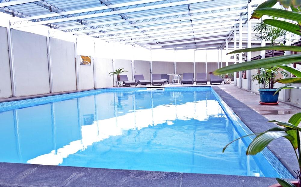 Grand Elite Hotel Pakanbaru Exteriör bild