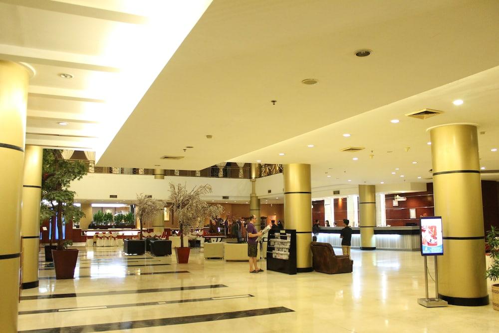 Grand Elite Hotel Pakanbaru Exteriör bild