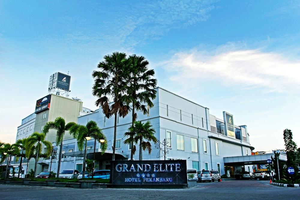 Grand Elite Hotel Pakanbaru Exteriör bild