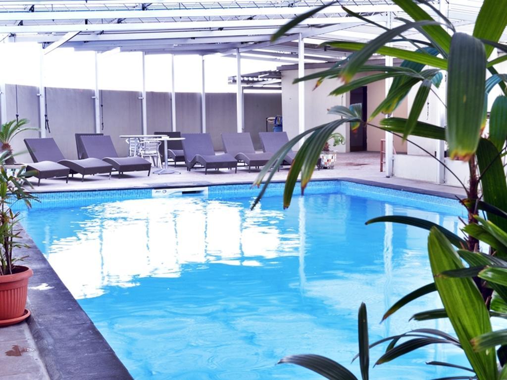 Grand Elite Hotel Pakanbaru Exteriör bild