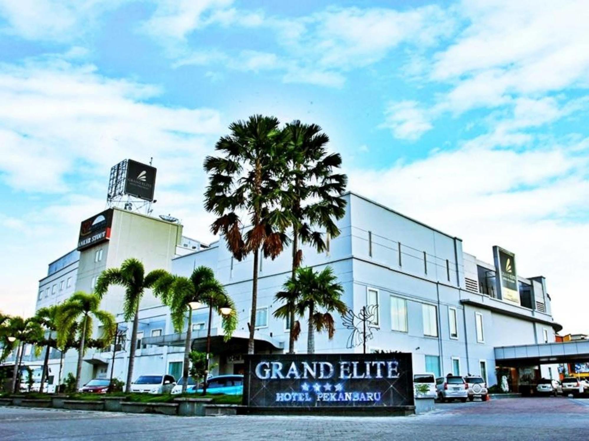 Grand Elite Hotel Pakanbaru Exteriör bild